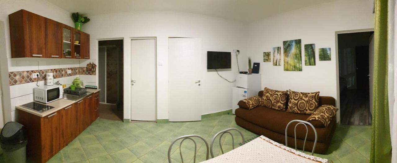 Grevia Apartmanok Poroszlo Ruang foto